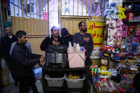 چهارپایه خوانی ایام فاطمیه در بازار قم