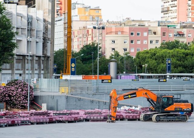 «نیوکمپ» با خاک یکسان و ساخته شد/ «آزادی» همچنان در دست تعمیر!