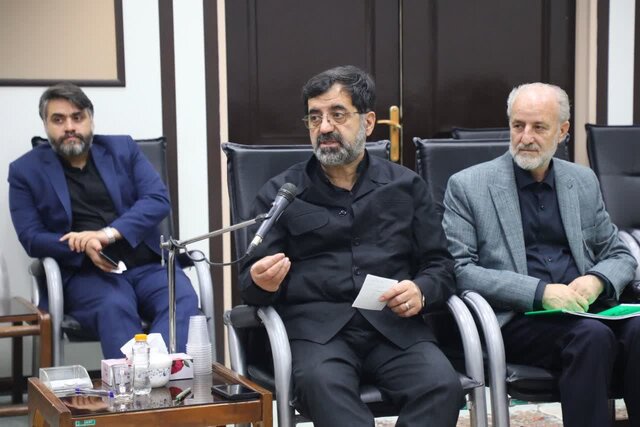 استاندار قم: دستگاه‌ها موظف‌اند در میدان عمل کنار مردم باشند