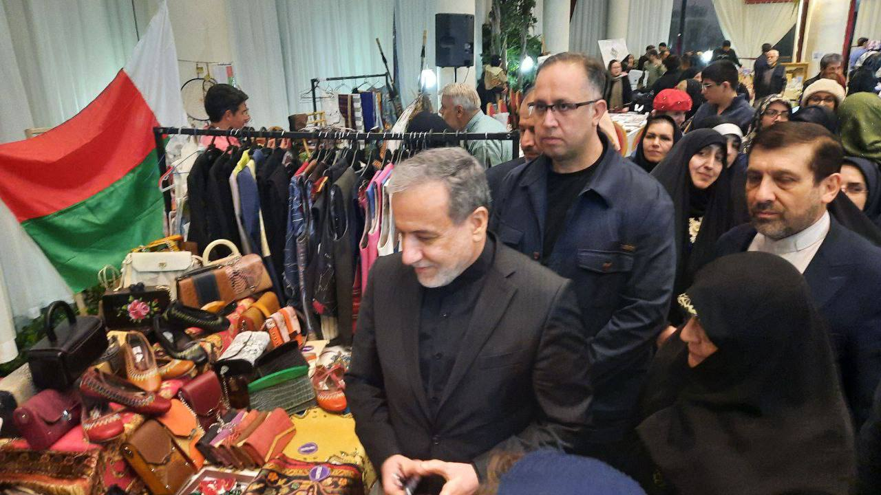 تقدیر عراقچی از برگزارکنندگان بازارچه انجمن بانوان دیپلماتیک