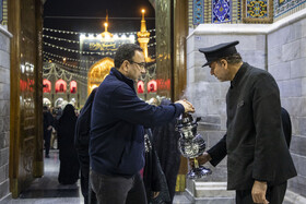 حال و هوای حرم مطهر رضوی در شب شهادت حضرت زهرا (س)