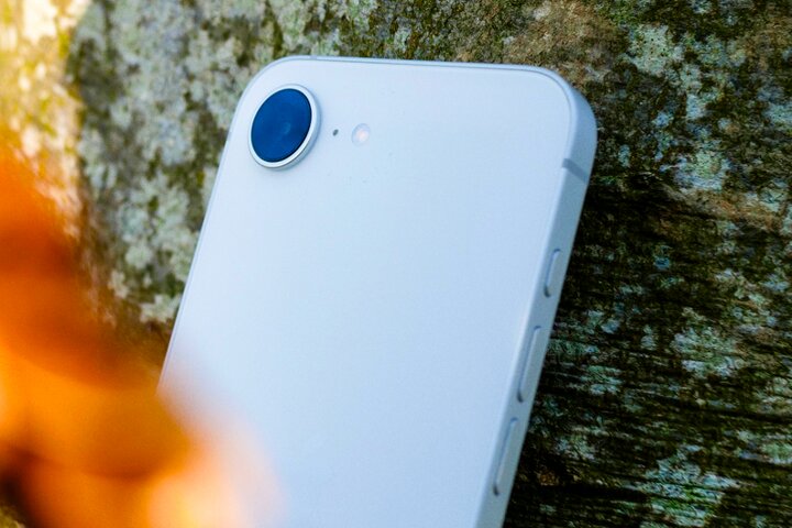 عرضه یک آیفون اقتصادی اما با یک دوربین سلفی حرفه‌ای