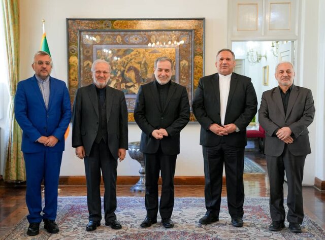 رایزنی رؤسای کمیسیون اقتصادی و کمیته دیپلماسی اقتصادی مجلس با عراقچی رایزنی رؤسای کمیسیون اقتصادی و کمیته دیپلماسی اقتصادی مجلس با عراقچی