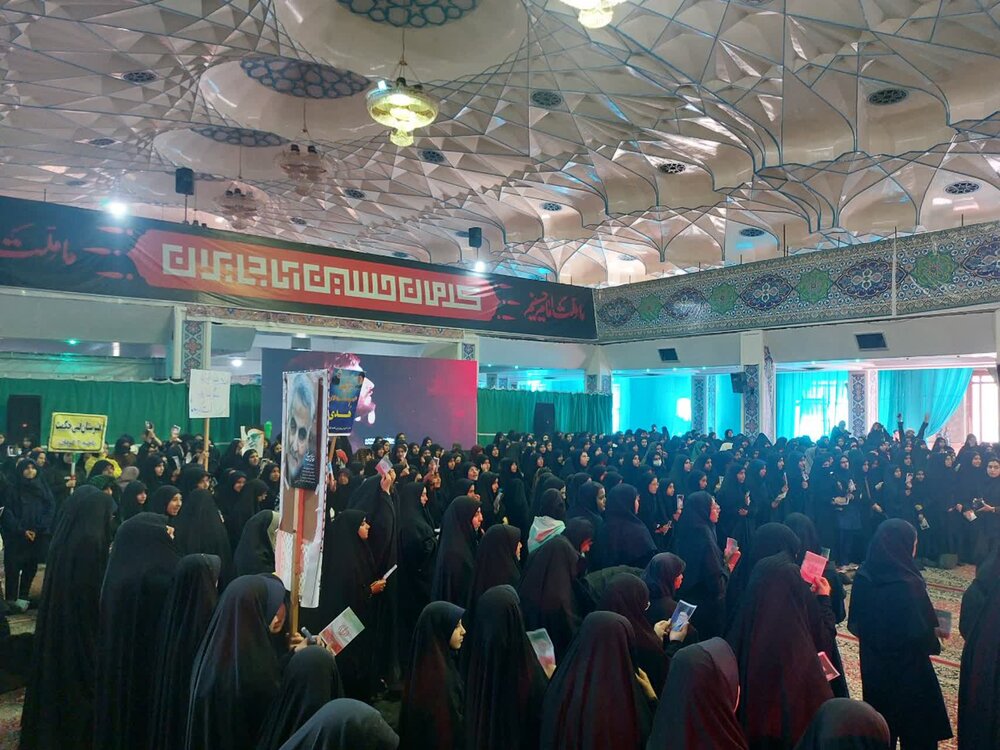 اجتماع دختران فاطمی در کرمان همزمان با تشییع پیکر شهید گمنام+عکس