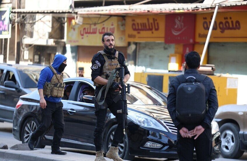 اعمال مقررات منع رفت و آمد در حمص پس از جنایتی فرقه‌ای