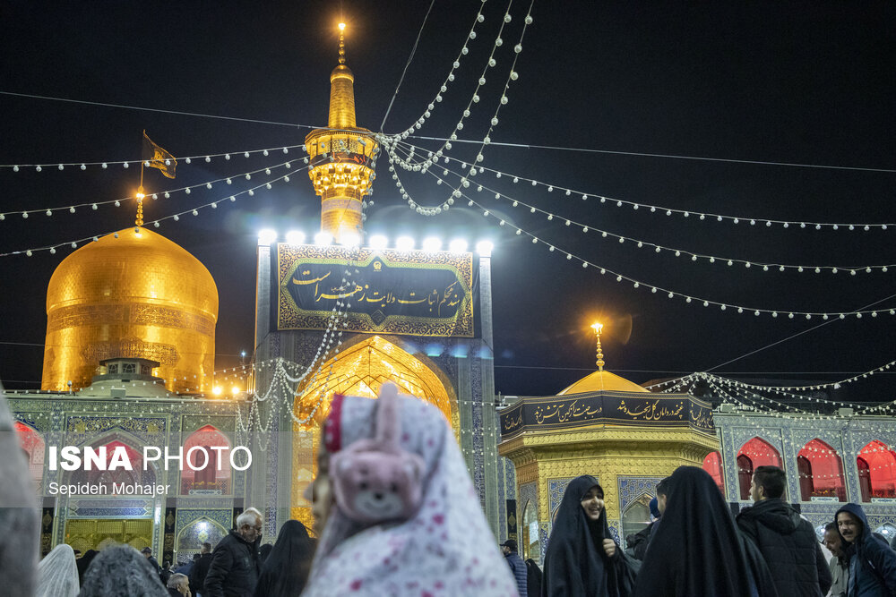 حال و هوای حرم مطهر رضوی در شب شهادت حضرت فاطمه (س)