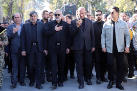 حضور منوچهر حبیبی استاندار کرمانشاه در مراسم تشییع پیکرهای ۷ شهید گمنام - کرمانشاه
