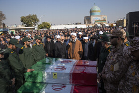 اقامه نماز باران در حاشیه مراسم تشییع پیکرهای ۸ شهید گمنام - قزوین