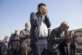 اقامه نماز باران در حاشیه مراسم تشییع پیکرهای ۸ شهید گمنام - قزوین