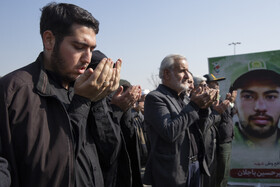 اقامه نماز باران در حاشیه مراسم تشییع پیکرهای ۸ شهید گمنام - قزوین