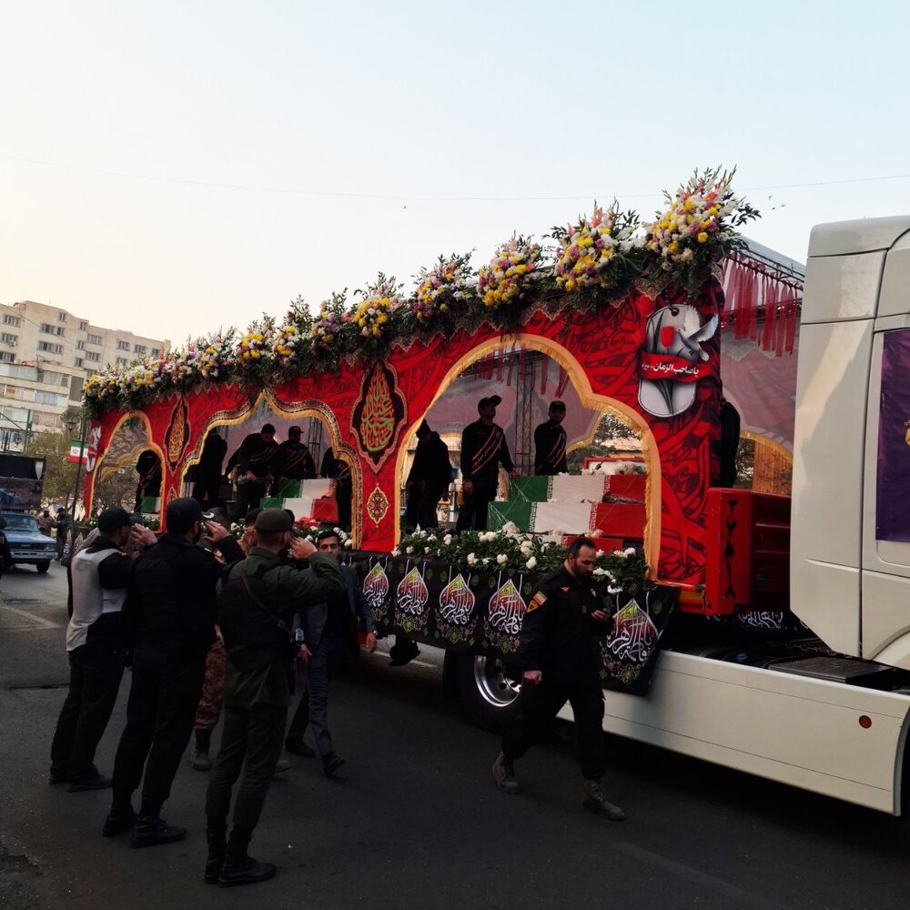 آغاز تشییع پیکرهای پاک ۱۰۰ شهید گمنام در تهران