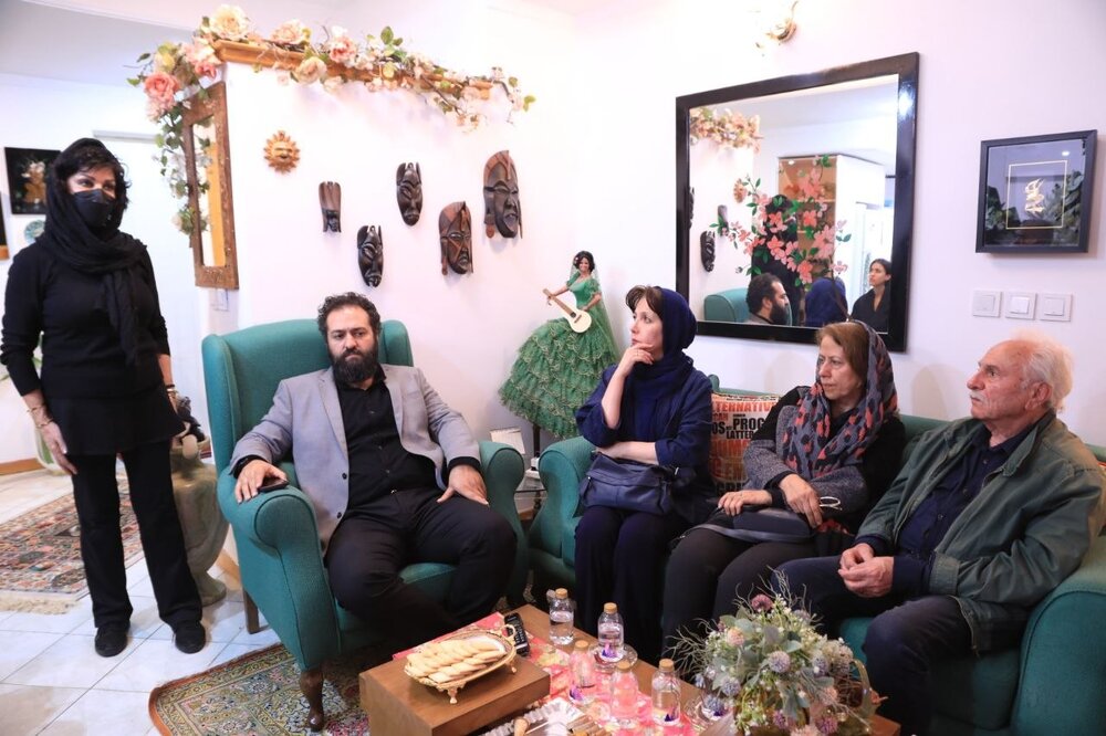 دیدار هنرمندان با فرزانه کابلی برای هم دردی