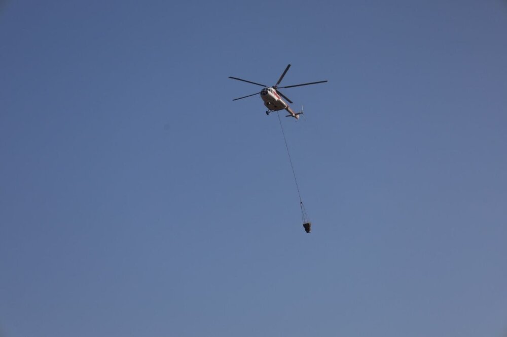 ۴۶ ساعت پرواز برای مهار اتش الیت/ شناسایی محل لکه های آتش