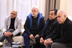 دیدار هنرمندان با خانواده هادی مرزبان