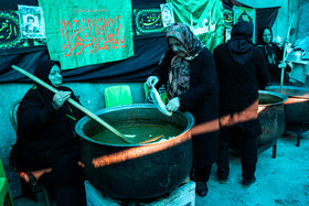 پخت آش نذری مردم شفت در سالروز شهادت حضرت فاطمه زهرا(س)