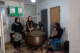 پخت آش نذری مردم شفت در سالروز شهادت حضرت فاطمه زهرا(س)