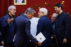 سید علی مدنی‌زاده، وزیر اقتصاد و محمدرضا عارف، معاون اول رئیس جمهور در جلسه شورای معاونین وزارت اقتصاد