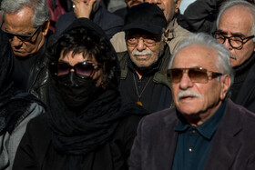 اکبر زنجانپور در مراسم تشییع پیکر هادی مرزبان