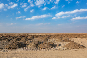 تخلیه گسترده خاک‌های آلوده ناشی از کارخانه کنسانتره آهن در شهرک صنعتی عطار نیشابور، محیط زیست را تهدید می‌کند.