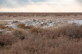 زمین‌های شهرستان میان‌جلگه این روزها با آلودگی گسترده ناشی از انباشت نخاله، خاک‌های باطله و پسماندهای صنعتی رهاشده در محدوده شهرک صنعتی عطار نیشابور مواجه هستند.