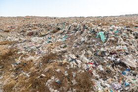 وضعیت فعلی زباله‌گاه شهرستان نیشابور، بحرانی است و روزانه حدود ۱۵۰ تُن زباله در نیشابور تولید می‌شود. بیش از ۳۰ سال است که زباله‌گاه در حاشیه منطقه کال‌شور و تالاب شهرستان میانجلگه ایجاد شده و فاقد مجوز زیست‌محیطی است