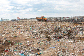 وضعیت فعلی زباله‌گاه شهرستان نیشابور، بحرانی است و روزانه حدود ۱۵۰ تُن زباله در نیشابور تولید می‌شود. بیش از ۳۰ سال است که زباله‌گاه در حاشیه منطقه کال‌شور و تالاب شهرستان میانجلگه ایجاد شده و فاقد مجوز زیست‌محیطی است