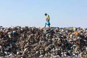 وضعیت فعلی زباله‌گاه شهرستان نیشابور، بحرانی است و روزانه حدود ۱۵۰ تُن زباله در نیشابور تولید می‌شود. بیش از ۳۰ سال است که زباله‌گاه در حاشیه منطقه کال‌شور و تالاب شهرستان میانجلگه ایجاد شده و فاقد مجوز زیست‌محیطی است