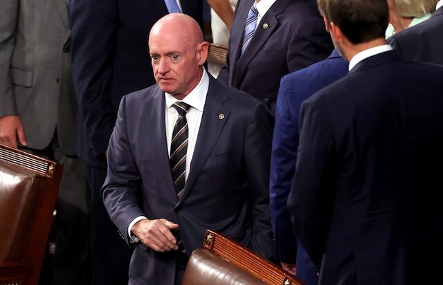 پنتاگون سناتور دموکرات را به محاکمه نظامی تهدید کرد