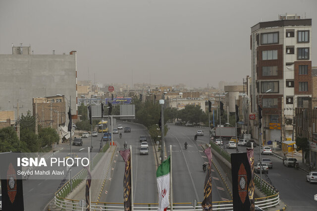 هوای قم در شرایط ناسالم/ گروه‌های حساس در خانه بمانند