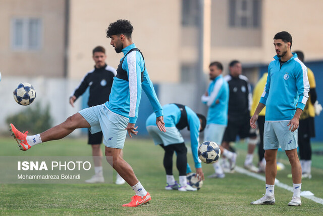 اتوبوس اماراتی‌ها با تاخیر رسید/ استقلال-الوصل به تعویق افتاد