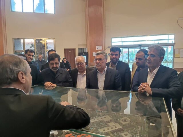 بازدید وزیر بهداشت از پروژه‌های درمانی و آموزشی قم