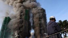 آتش‌سوزی شدید در یک مجتمع مسکونی در هنگ کنگ+فیلم