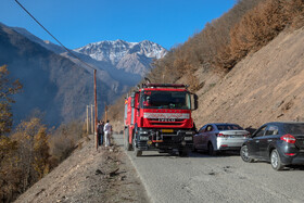 نیرو‌های آتش‌نشانی از ابتدای آتش‌سوزی در منطقه الیت حضور داشت.