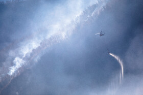 سامانه‌های هوایی چه از طریق هواپیما و چه بالگرد به آب‌پاشی در منطقه ادامه می‌دادند تا از حریق‌های احتمالی در نقاطی که از آن دود بلند می‌شد، جلوگیری کنند.