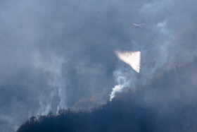 سامانه‌های هوایی چه از طریق هواپیما و چه بالگرد به آب‌پاشی در منطقه ادامه می‌دادند تا از حریق‌های احتمالی در نقاطی که از آن دود بلندمی‌شد جلوگیری کنند.