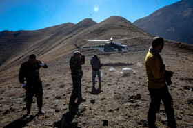 داوطلبین باید ارتفاعی در حدود ۳۰۰۰ متر را با شیب ۸۰٪ بالا می‌رفتند تا به محل فرود بالگرد برسند. 