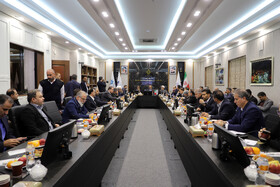 نشست استاندار کرمانشاه با عضای کمیسیون صنایع و معادن مجلس و معاونت وزیر صمت در طرح بازدید از توسعه ی پتروشیمی اوره و آمونیاک