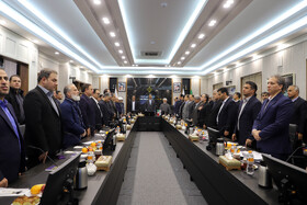 نشست استاندار کرمانشاه با عضای کمیسیون صنایع و معادن مجلس و معاونت وزیر صمت در طرح بازدید از توسعه ی پتروشیمی اوره و آمونیاک