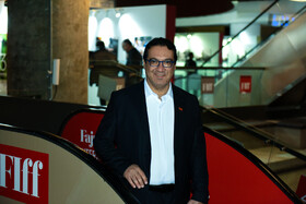 روح الله حسینی دبیر جشنواره در افتتاحیه چهل و سومین جشنواره جهانی  فیلم فجر -شیراز 