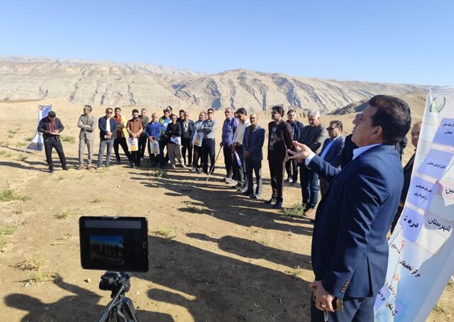 فرسایش خندقی خاک چیست و چگونه کنترل میشود؟