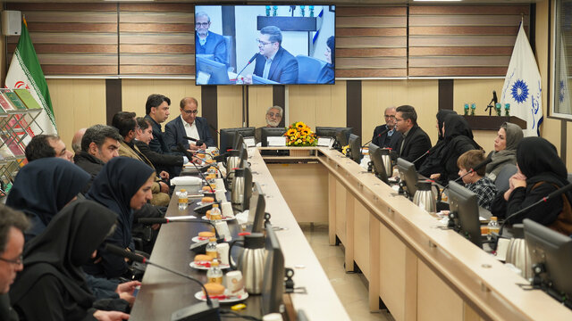 حتی به خرد و دانایی احساس نیاز نمی‌شود!