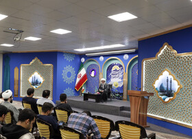 استاد حوزه علمیه قم: شعر در خط مقدم جنگ شناختی عصر ظهور است