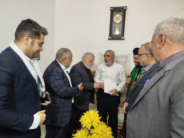 تکریم عملی خانواده شهدا و مناسبسازی نزدیک به ۱۰۰ گلزار در تهران