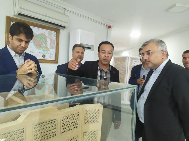 بازدید معاون عراقچی از محوطه ثبت جهانی شهر سوخته در استان سیستان و بلوچستان بازدید معاون عراقچی از محوطه باستانی شهر سوخته