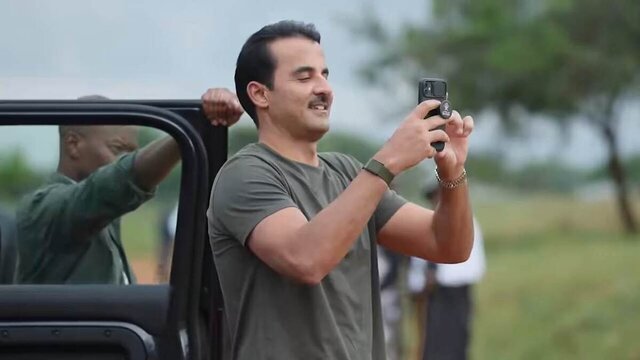 موبایل و کفش امیر قطر چیست؟