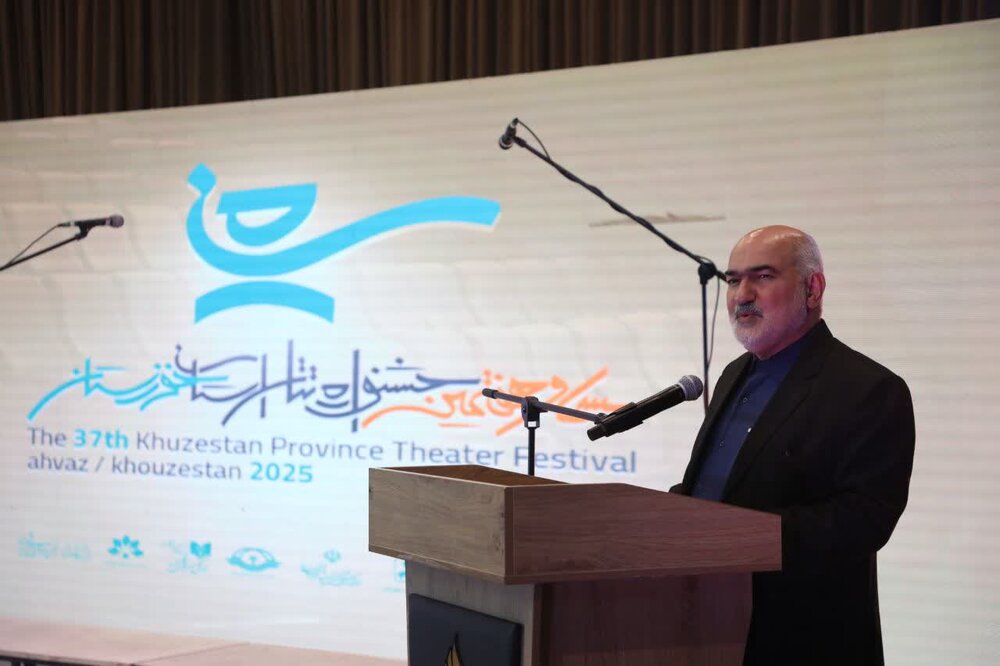 استاندار: تئاتر خوزستان، آیینه‌ای برای نمایش صلابت و همبستگی اجتماعی است / حمایت از کلیه فعالیت‌های فرهنگی و هنری در استان