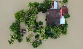 سیل ویرانگر در جنوب شرق آسیا؛ مرگ صدها تن و آغاز عملیات پاکسازی