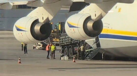 هواپیمای اوکراینی کامیون‌های نظامی آمریکایی را در فرودگاه اراضی اشغالی بارگیری کرد