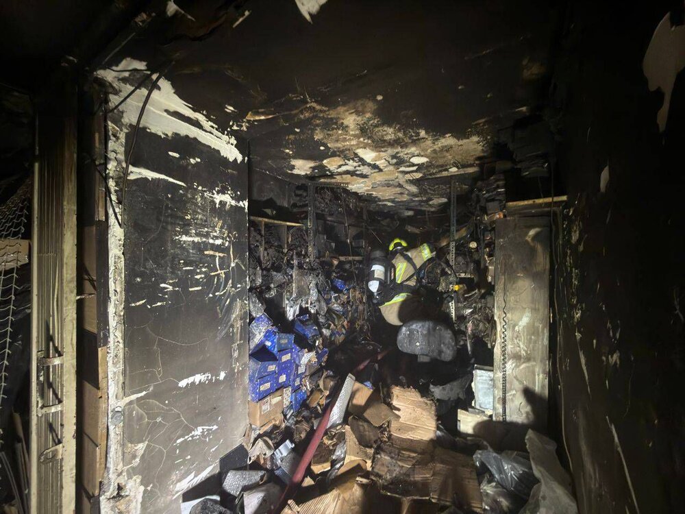 نجات ۷۰ نفر از آتش‌سوزی در یک ساختمان اقامتی در خیابان سعدی