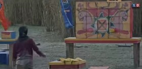 پرتاب سنگ به تاریخ ایران؛ نمایشی از ویران‌سازی ایران